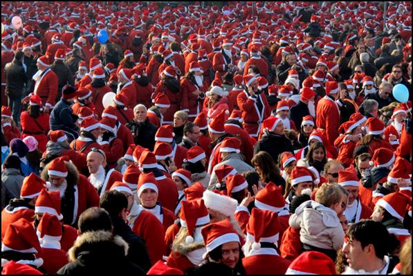 Immagini Babbi Natale.Regina Margherita Attesi Migliaia Di Babbi Natale Torino Oggi