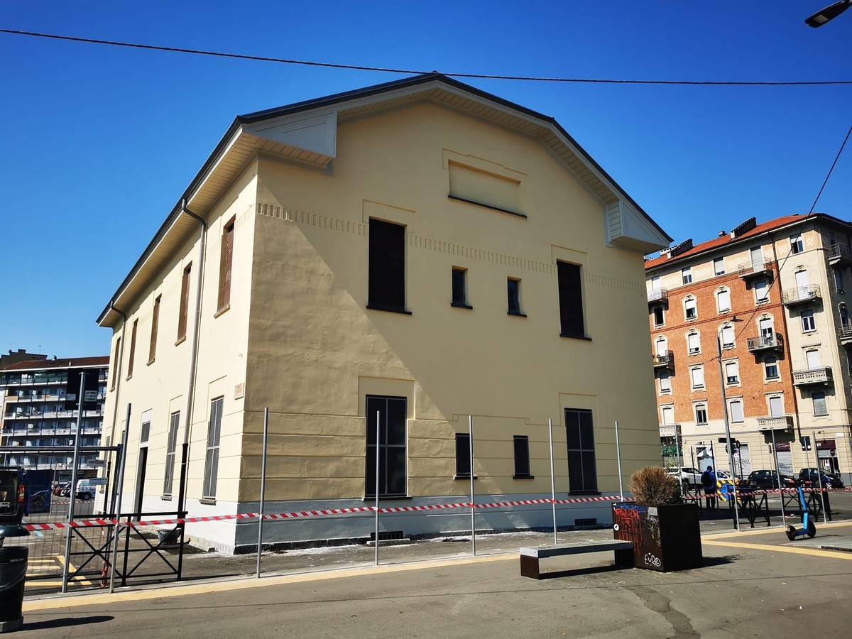 La Casa Gialla Di Piazza Bengasi Torna Al Suo Aspetto Originale