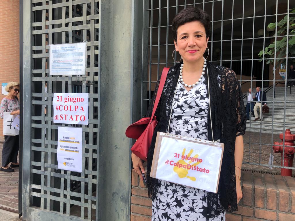 Colpa Di Stato Davanti Al Tribunale Il Flash Mob Ambientalista Di