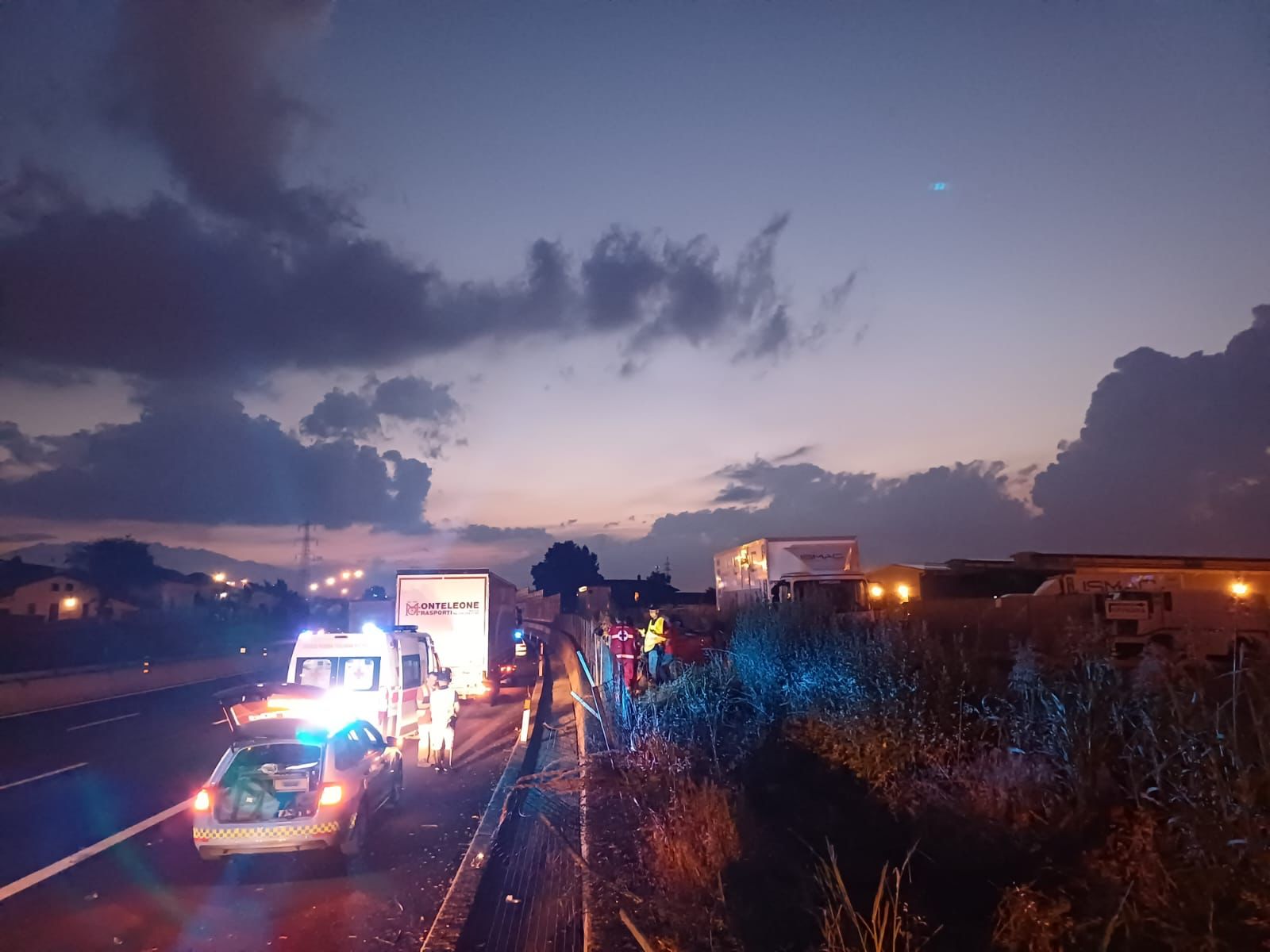 Tragedia In Autostrada Auto Si Ribalta Ed Esce Di Strada Conducente