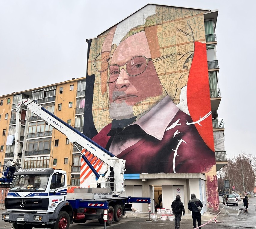 Dopo Piero Angela Nichelino Dedica Un Murales Ad Un Altro Grande