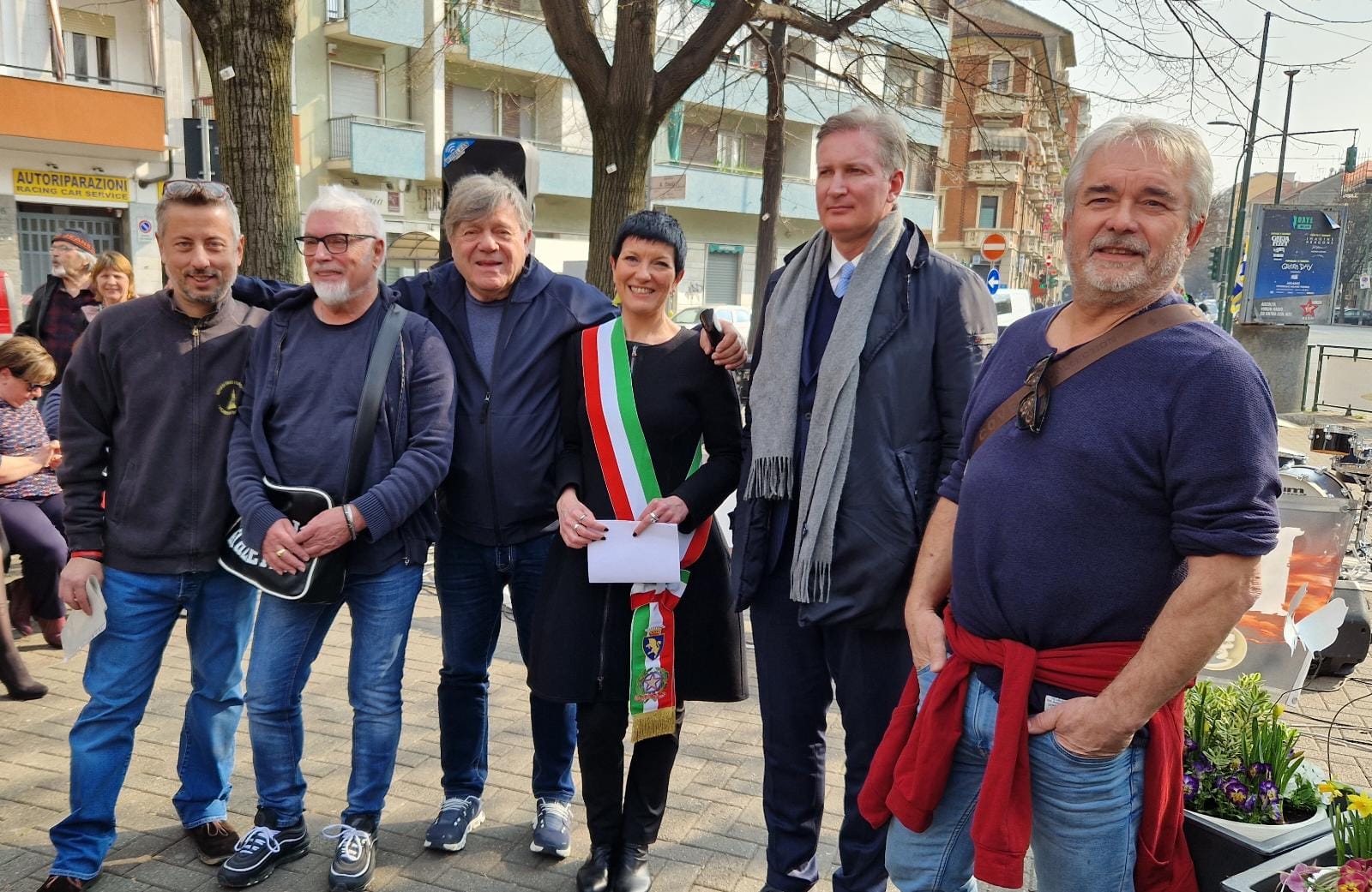 La Città E I “nomadi” Inaugurano Una Targa In Memoria Del Bassista 