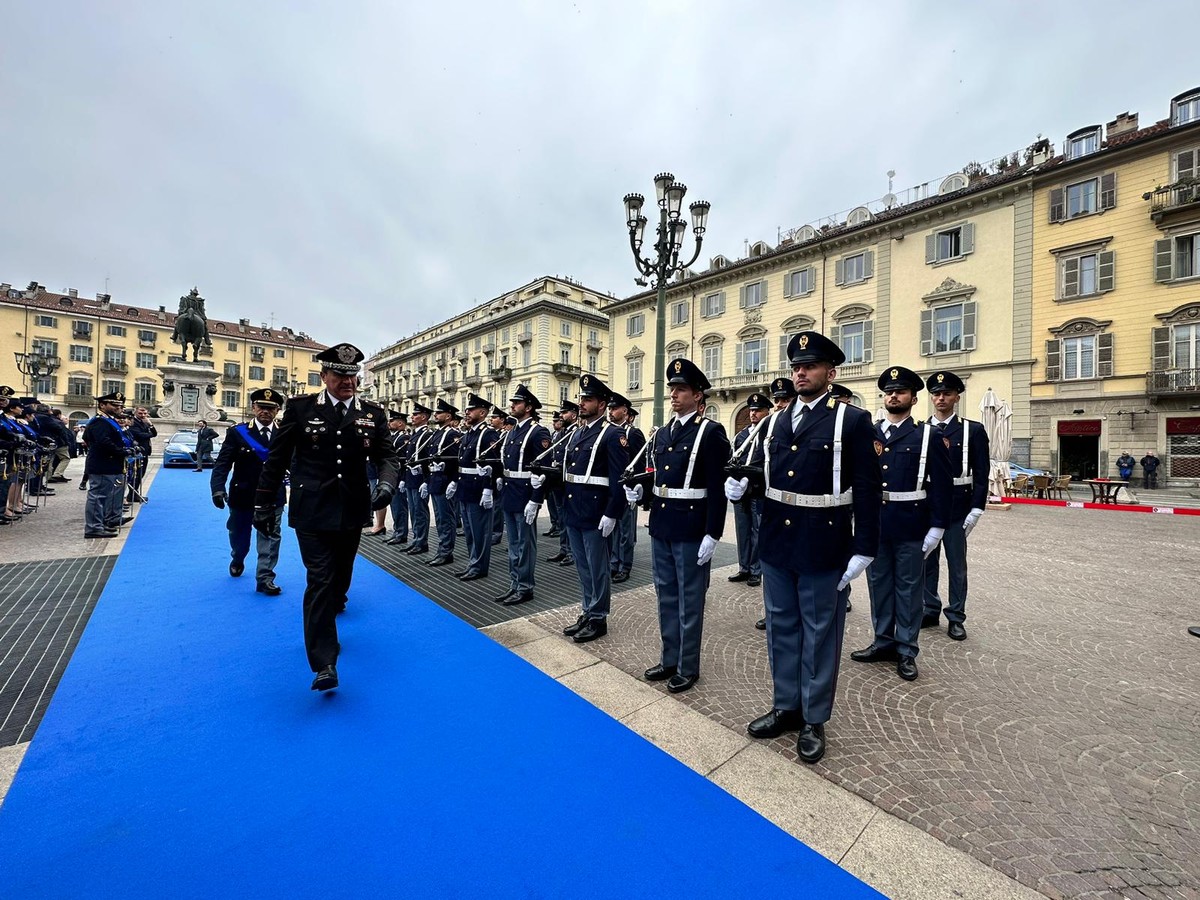 La Polizia compie 171 anni, la cerimonia a Torino: “Abbiamo il dovere di  esserci sempre, in ogni angolo della città” [FOTO] - Torino Oggi