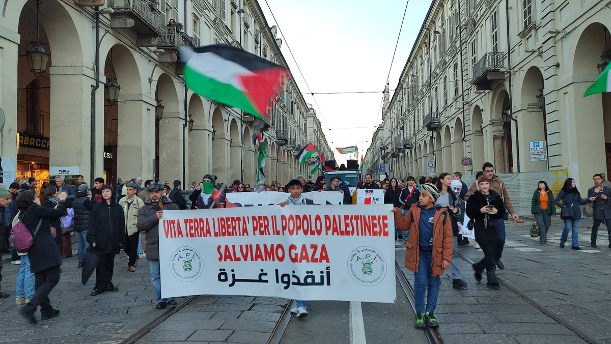 In Mille A Torino Per Il Corteo Pro Palestina: "Salviamo Gaza, Subito ...