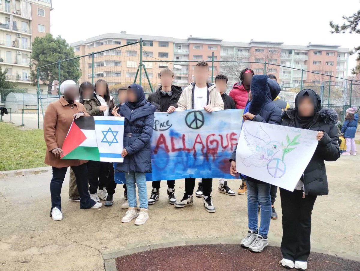 I Ragazzi Della Scuola Morelli Chiedono Pace In Medio Oriente: La ...