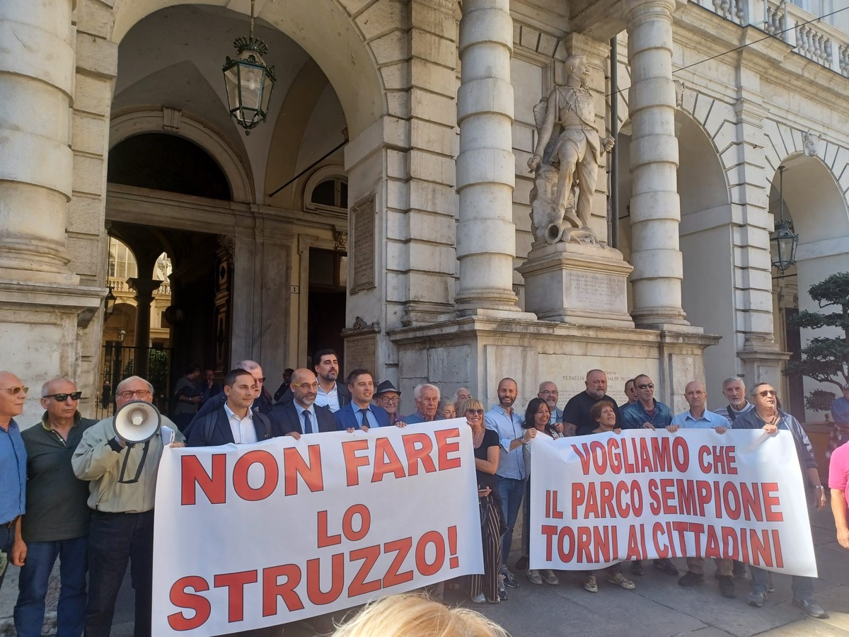 "Basta Degrado": La Protesta Di Barriera Di Milano Arriva A Palazzo ...