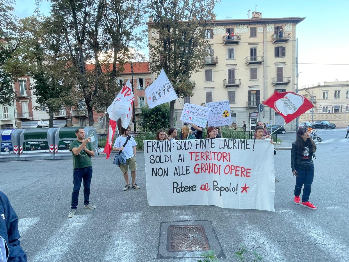 In Piazza Dei Mestieri Va In Scena La Protesta Di Potere Al Popolo E No Tav Soldi Ai Territori