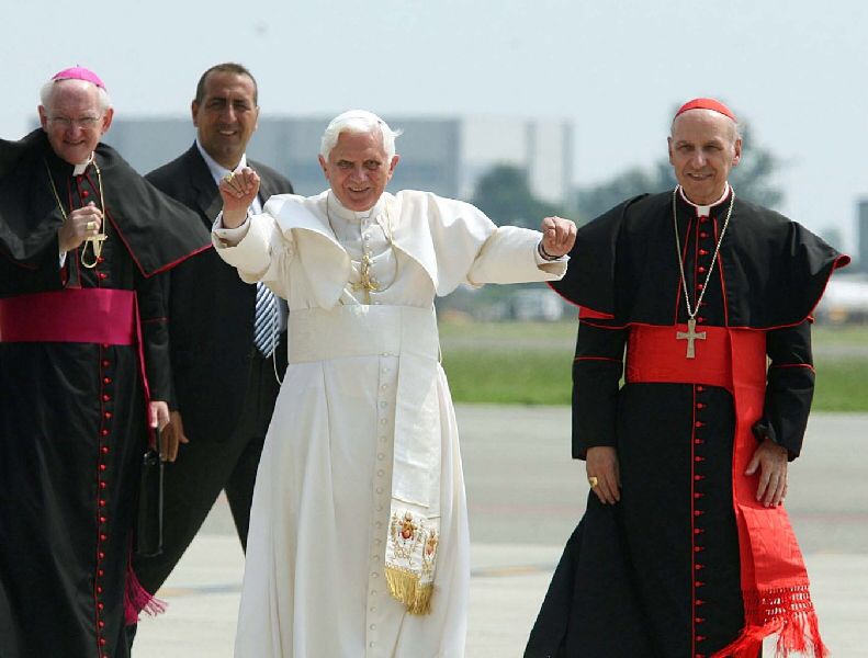 Addio a Benedetto XVI: il cordoglio e il ricordo di mons. Repole - Diocesi  di Torino