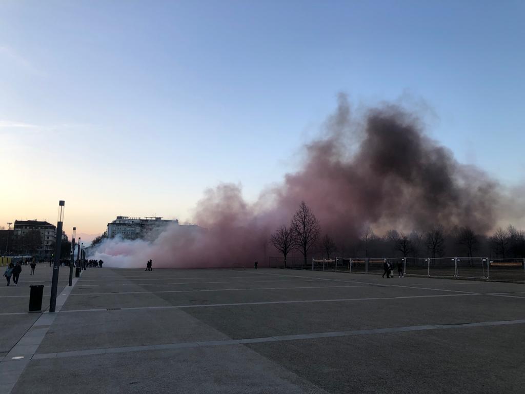 Tamburi e fumogeni, allo stadio dei Pini si rivedono gli ultras