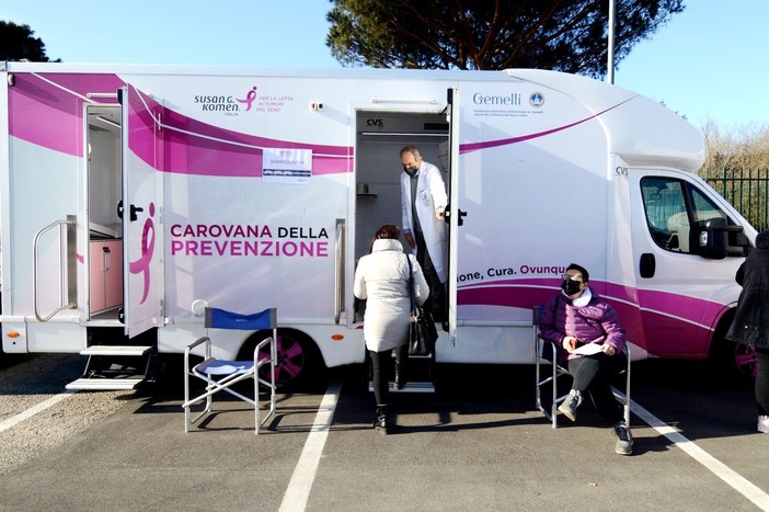 A Torino visite ed esami gratuiti grazie alla &quot;carovana della prevenzione&quot;