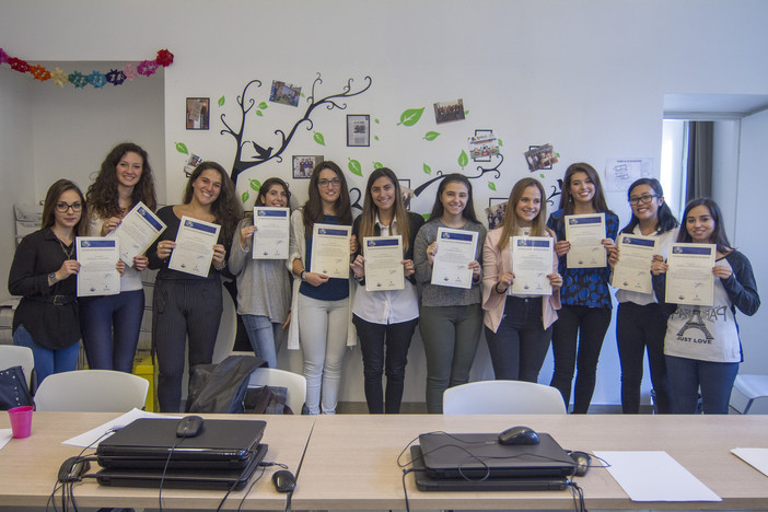 &quot;Donne fuori e donne dentro&quot;: al via il progetto che mette in rete chi cerca e chi offre lavoro