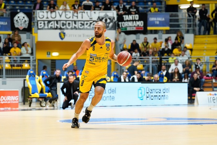 Il capitano della Reale Mutua Basket Torino, Matteo Schina. Foto di Giulia Serafini