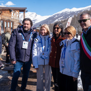 Special Olympics: primo giorno di dimostrazioni sulle nevi di Bardonecchia con Usha Vance