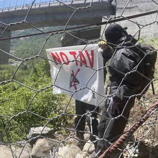 L'assalto al cantiere - foto di No Tav InfoNoTav