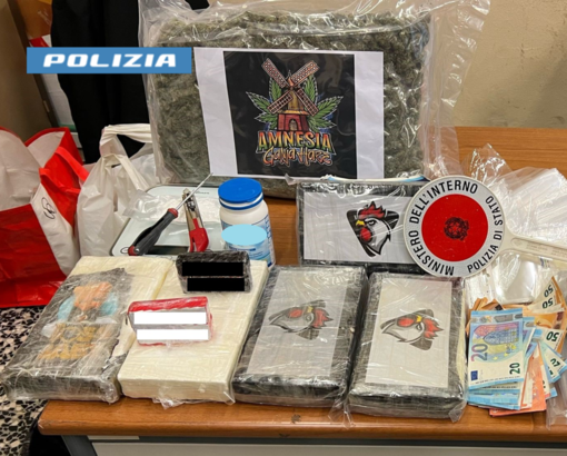 Blitz anti-droga, la polizia arresta 4 persone. Sequestrati quasi 8 kg di cocaina e oltre 2 kg di cannabinoidi