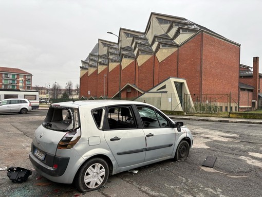 Le condizioni del piazzale davanti alla parrocchia del Redentore