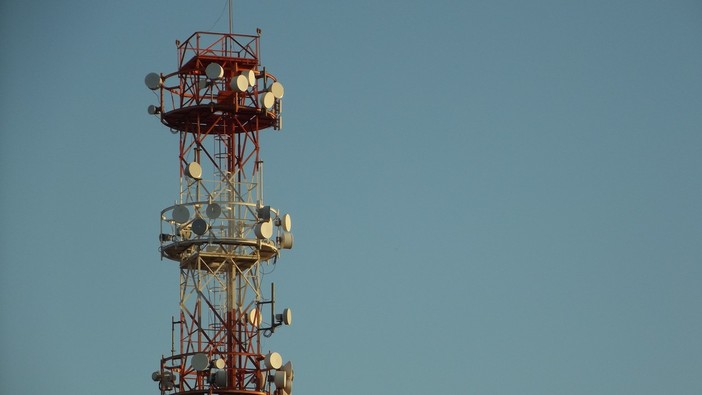 5G e rischio da inquinamento elettromagnetico: accolta l'associazione dei comuni contro l'elettrosmog in Regione