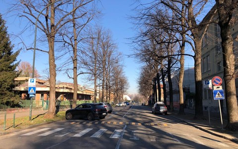 Sicurezza per i bambini fuori da scuola, sì all’installazione di un nuovo dosso