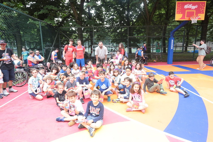 Al Parco Ruffini Belinelli inaugura un campo coi fiocchi: “Torino ama il basket”