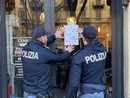 Sporcizia, cibo scaduto, addirittura un topo morto: la polizia chiude un ristorante giapponese di Borgo San Paolo