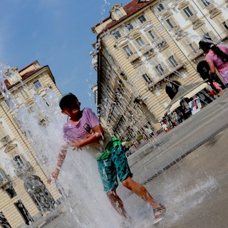 Torino rallenta, ma non si svuota: primo lunedì di agosto vivace tra turisti e attività aperte [VIDEO]