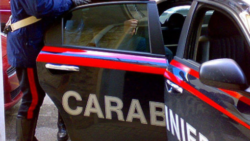 Weekend di controlli per i carabinieri nel Torinese: denunce per guida in stato di ebbrezza, furto, possesso di armi e droga