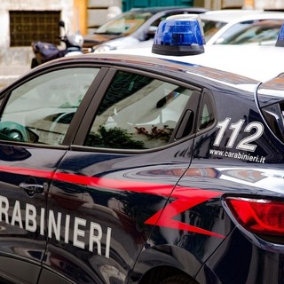 Terrore al Lingotto: tenta di derubare un'anziana fingendosi un tecnico, ma dopo i sospetti la aggredisce