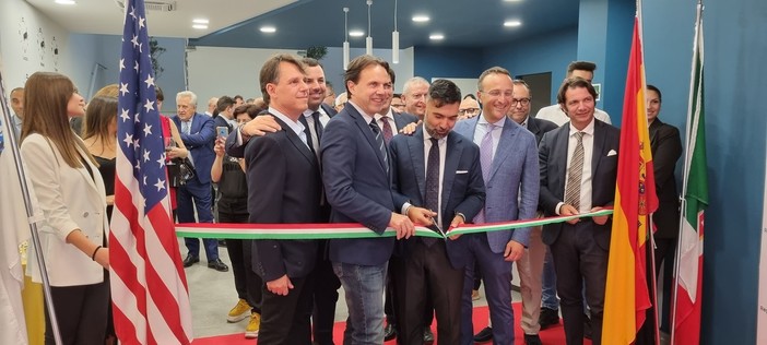 Antonio Graziano taglia il nastro per inaugurare il nuovo polo