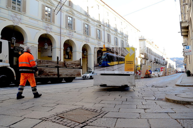 Lavori in via Po, il 2025 si apre con altre linee deviate: ecco quali saranno bus e tram interessati