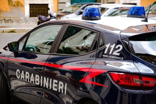 Terrore al Lingotto: tenta di derubare un'anziana fingendosi un tecnico, ma dopo i sospetti la aggredisce