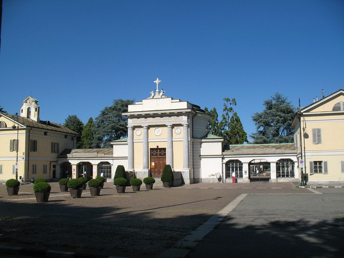 Guide, punti Smat, più bus verso i cimiteri: Torino si prepara alla commemorazione dei defunti