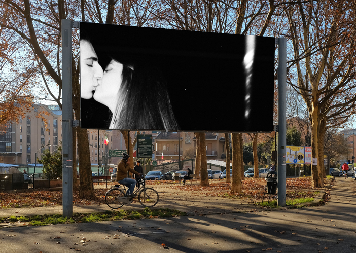 Opera Viva Barriera di Milano, in piazza Bottesini appuntamento con &quot;Il bacio in bocca&quot;