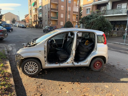 La Fiat Panda smontata in via Pramollo, a Mirafiori Sud