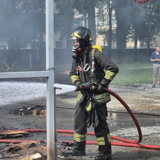 Avigliana, incendio nel cortile di una ditta della zona industriale