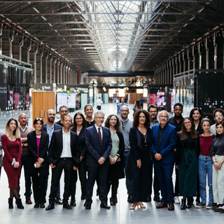 Foto di gruppo di persone tutte insieme