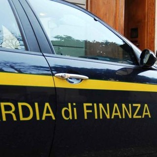 La Guardia di Finanza ha sequestrato al soggetto anche 165mila euro