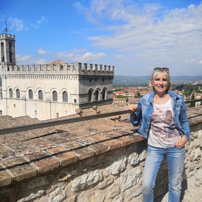 Mariangela Darò a Gubbio, uno dei suoi luoghi del cuore