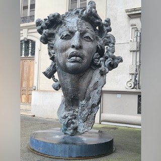 A Torino c'è una statua che racchiude il senso della vita: &quot;Hoy es hoy&quot;