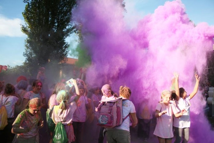 Hope Color a Castiglione Torinese: 500 partecipanti al Parco del Chiostro