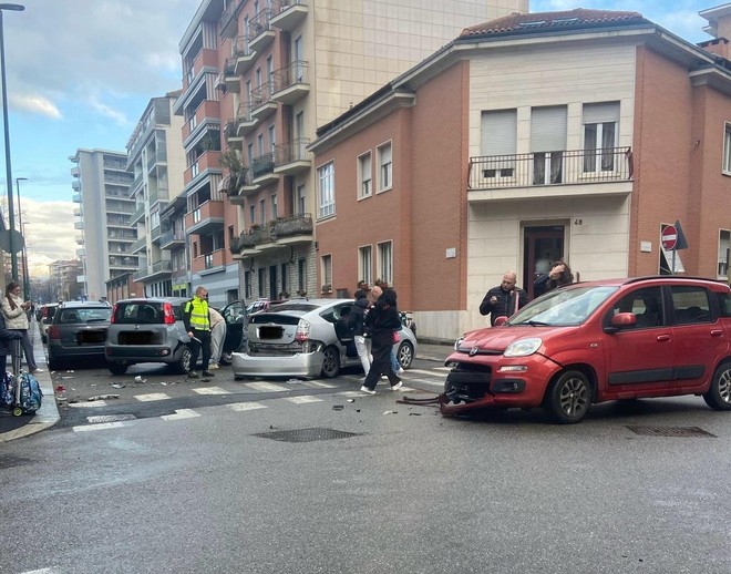 L'incidente ha coinvolto alcuni veicoli