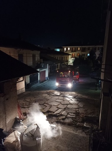 Luserna San Giovanni: camino va a fuoco, intervengono i vigili del fuoco