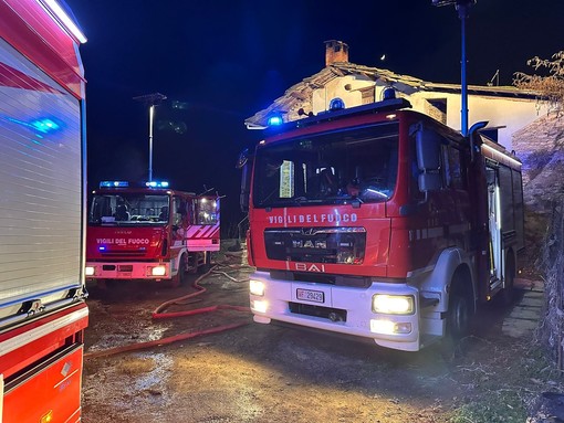 Luserna San Giovanni: va a fuoco un fienile nella parte alta del paese