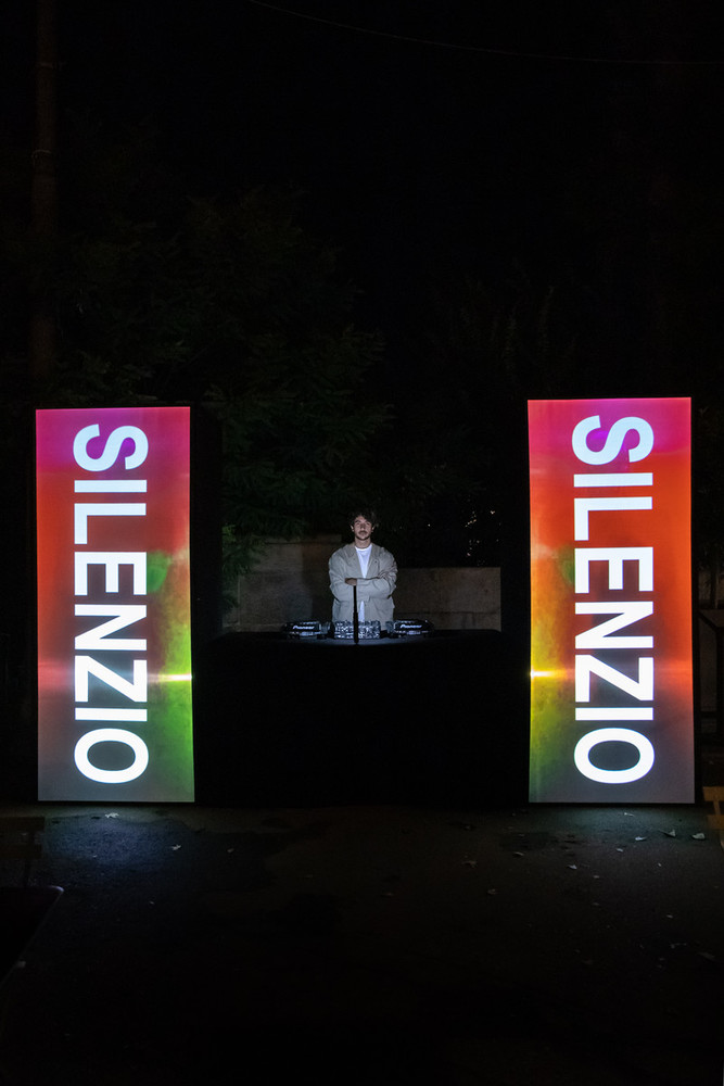 &quot;Silenzio&quot;: la protesta luminosa e senza musica di Recall in Gran Madre