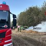 Rosta, vanno a fuoco le rotoballe di un campo: intervengono i vigili del fuoco