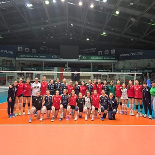 Le ragazze di In Volley Piemonte sul campo da pallavolo