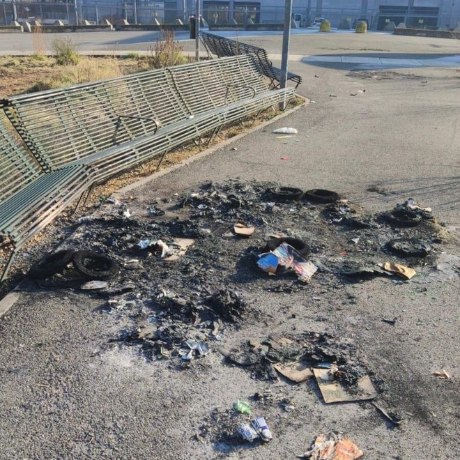 rimasugli di petardi e botti in strada