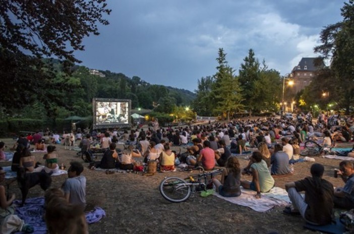 Cinema: le sale che chiudono per l'estate e le proiezioni all'aperto