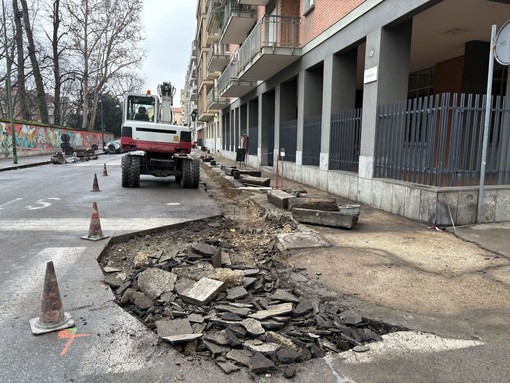 Marciapiedi nuovi attorno al parco della Tesoriera