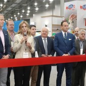 taglio del nastro in un fiera