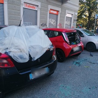 Troppi raid vandalici contro le auto in sosta: “Nessuno parcheggia più lungo la Dora”